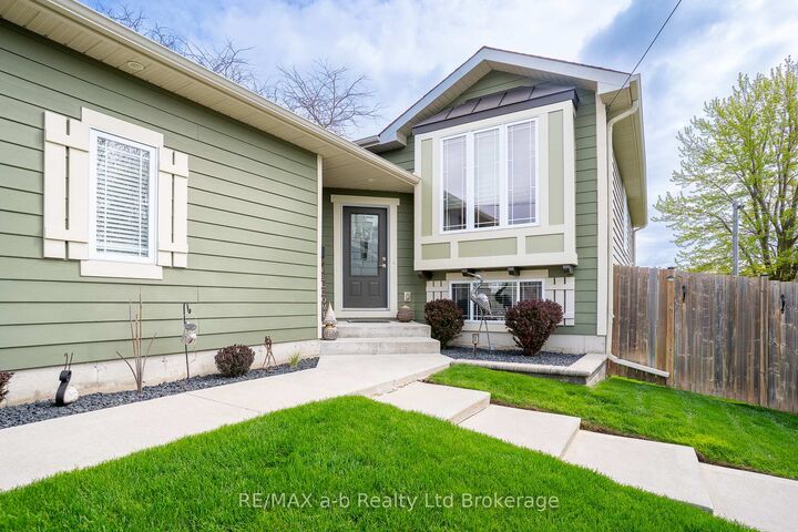 Property Photo: 136 Maple Lane ON N4G 2Y9