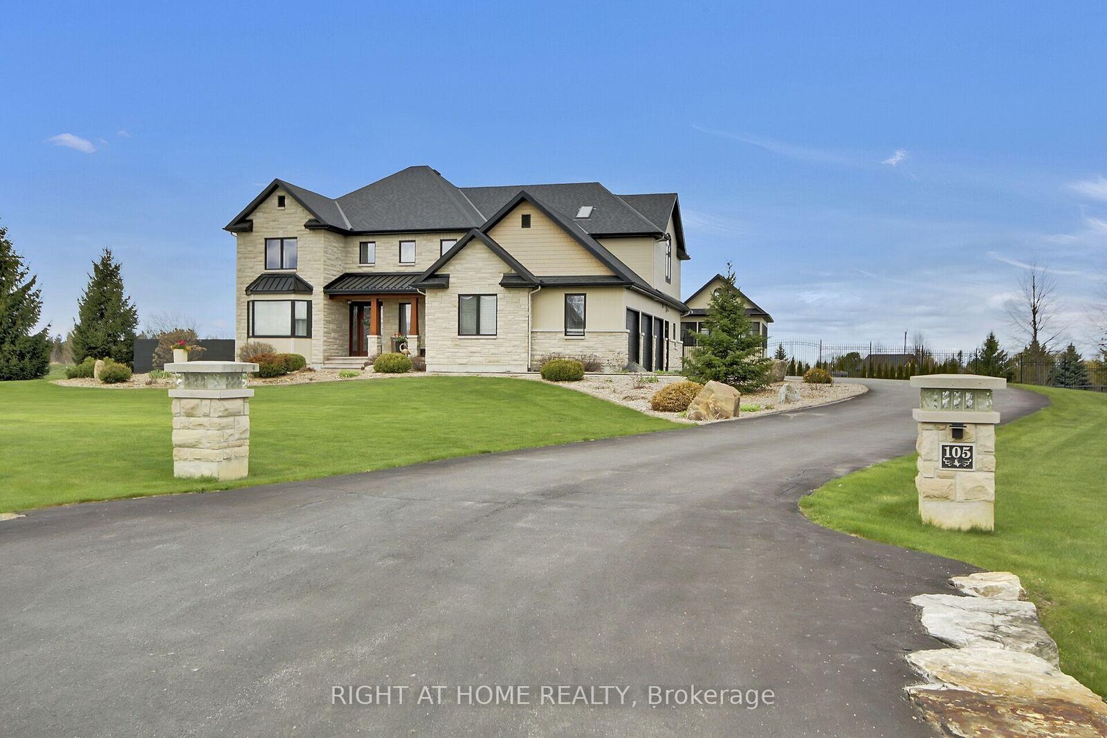 Property Photo: 105 Ravenview Way ON K2W 0E2