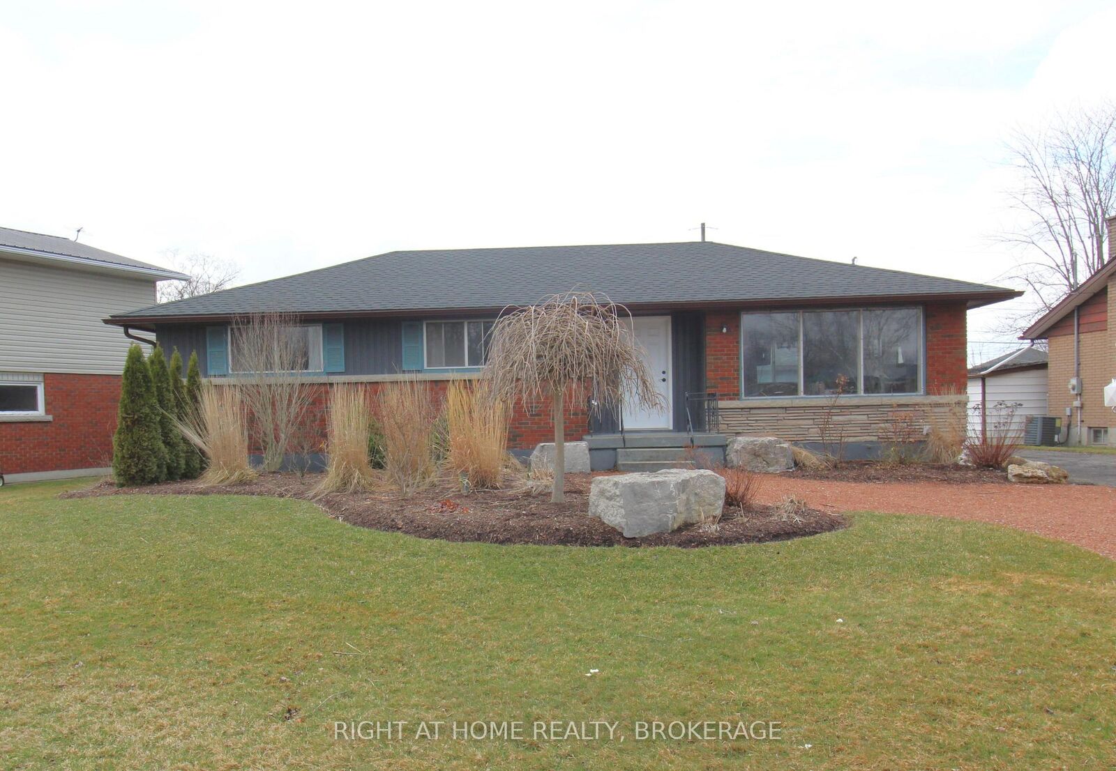 Property Photo: 105 Glenwood Parkway ON L3B 5M7