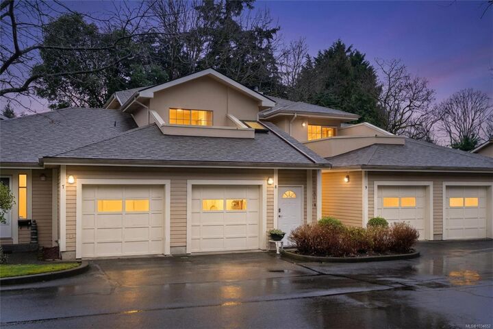 Property Photo:  909 Admirals Rd #8  BC V9A 2P1 