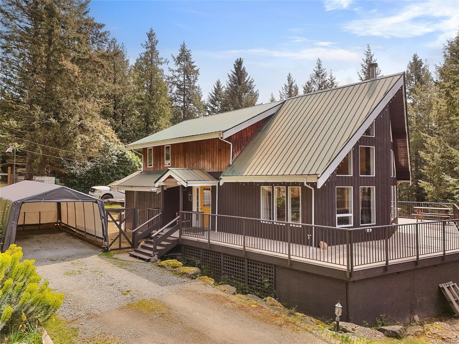 Property Photo: 412 Wood Dale Dr BC V0N 2J2