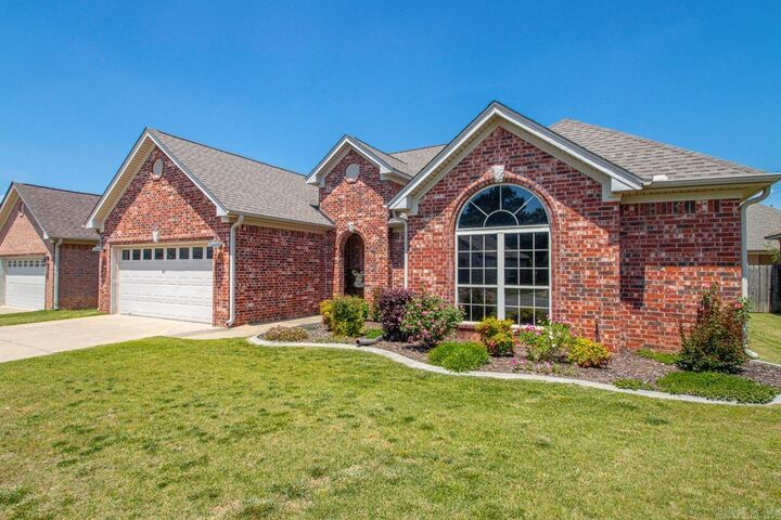 Property Photo:  5518 Village Trace  AR 72015 