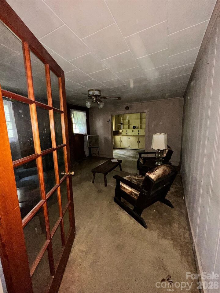 Property Photo:  1611 W Fifth Avenue  NC 28052 