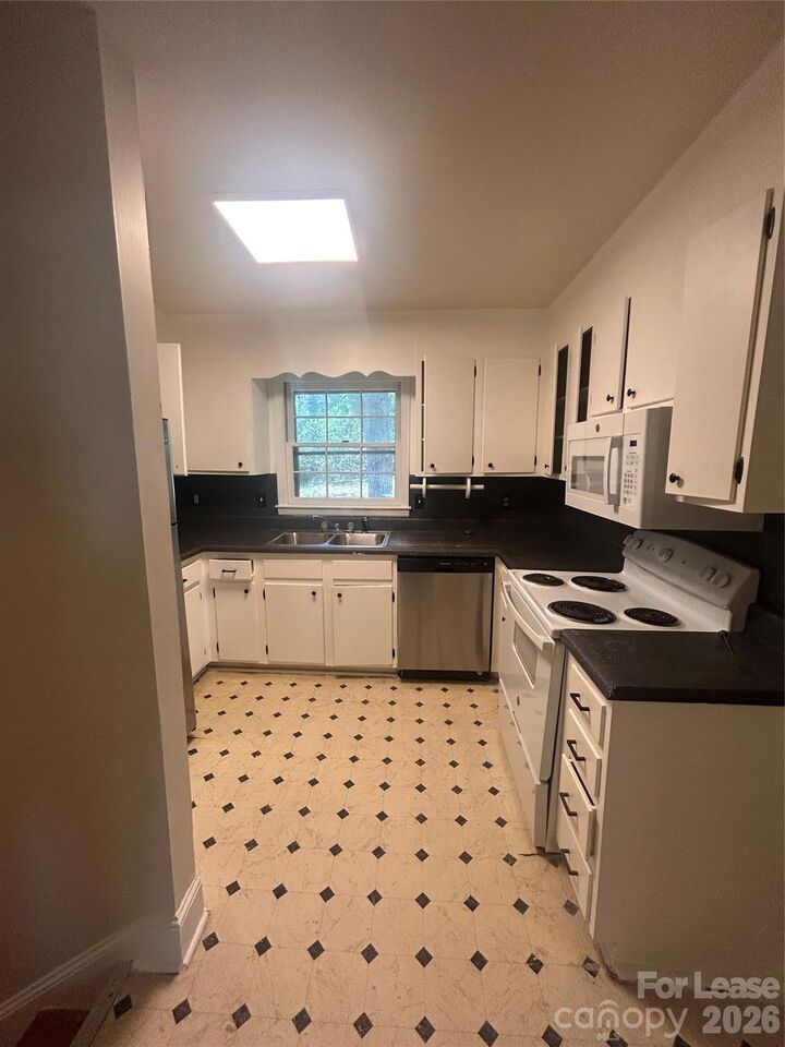 Property Photo:  1616 Weststone Drive  NC 28208 
