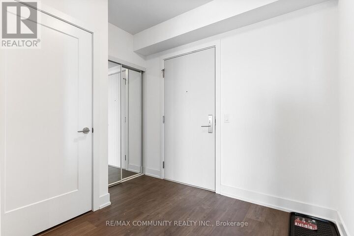 Property Photo:  2550 Simcoe Street North 817  ON L1L 0R5 