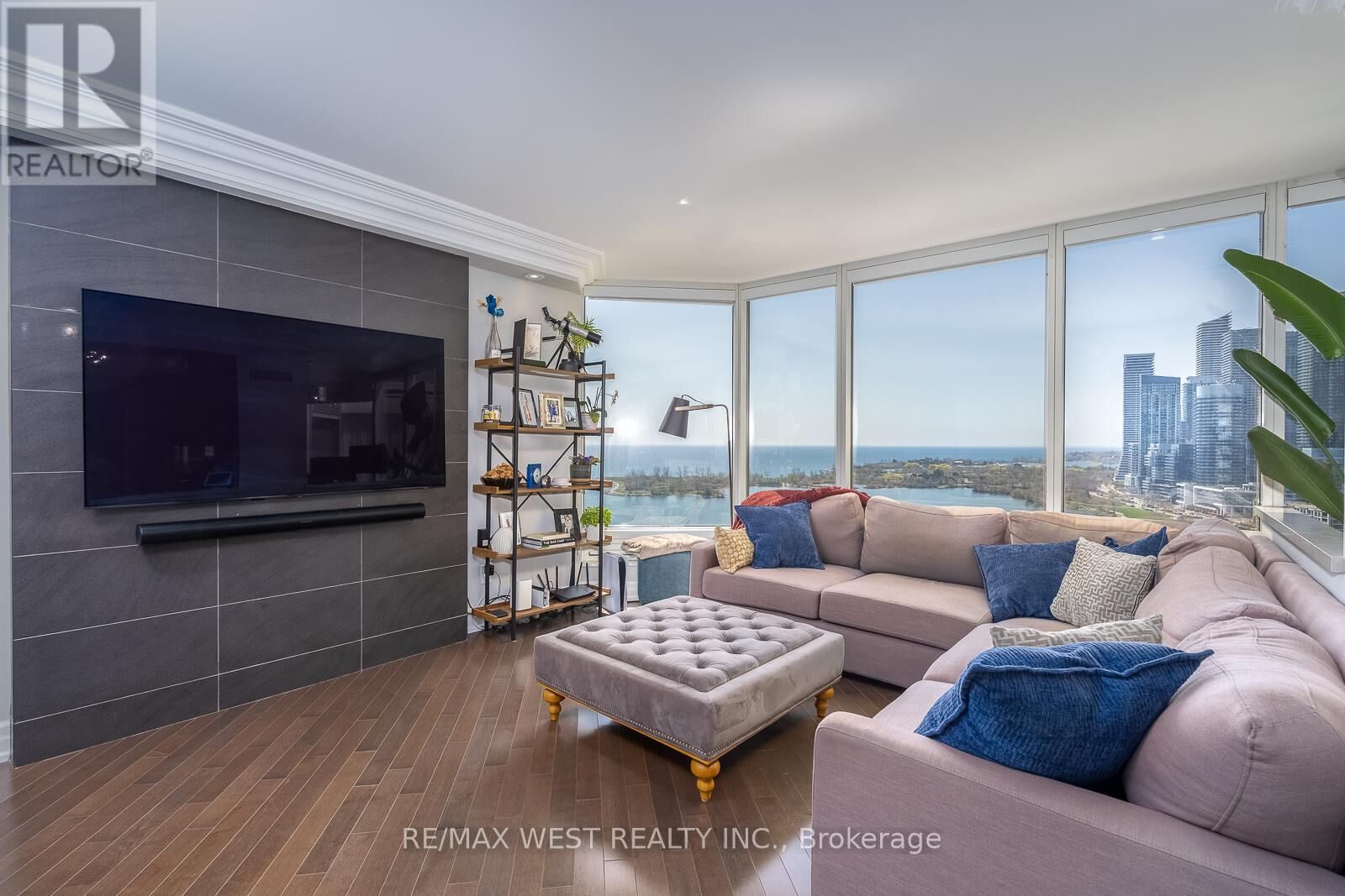 Property Photo:  1 Palace Pier Court 2204  ON M8V 3W9 