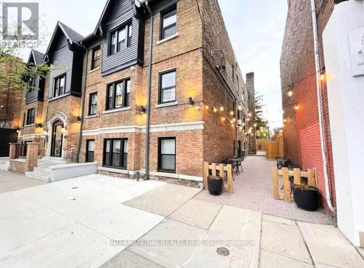 Property Photo:  1094 College Street 2  ON M6H 1B3 