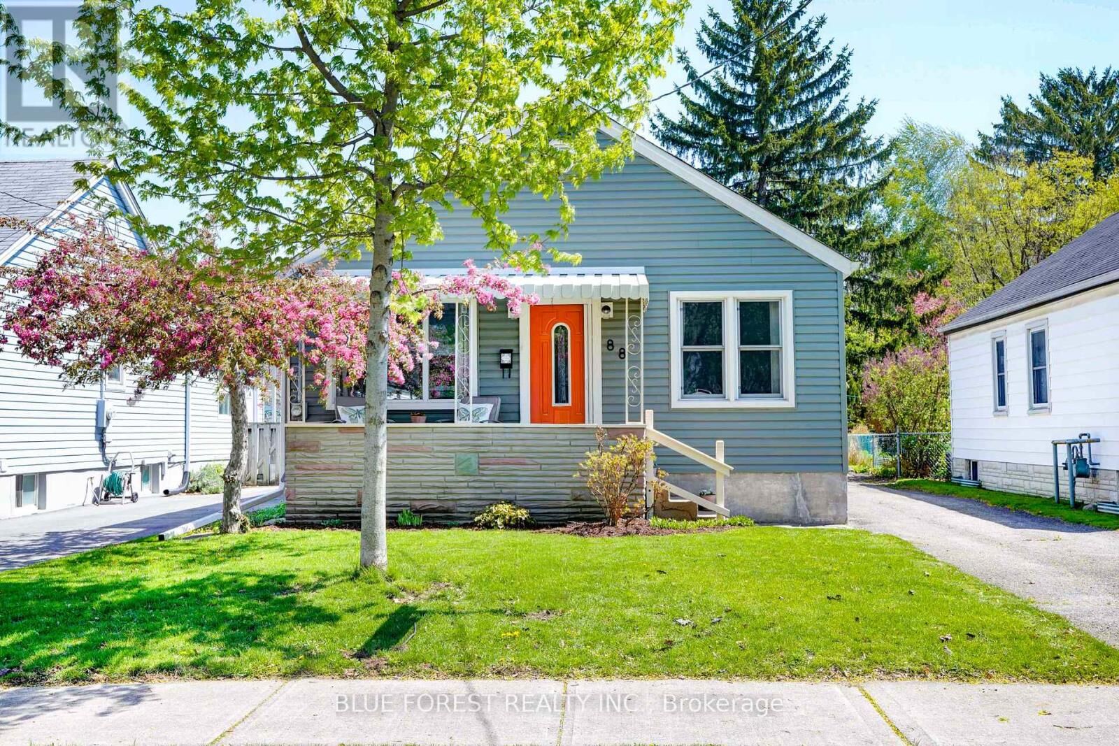 Property Photo:  88 Josephine Street  ON N5Z 3P3 