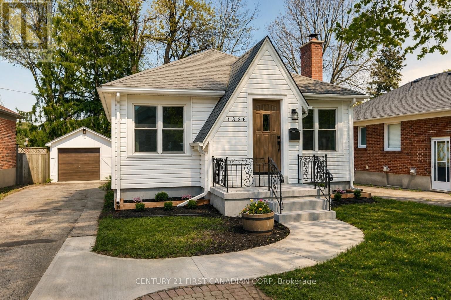 Property Photo:  1326 Brydges Street  ON N5W 2C4 