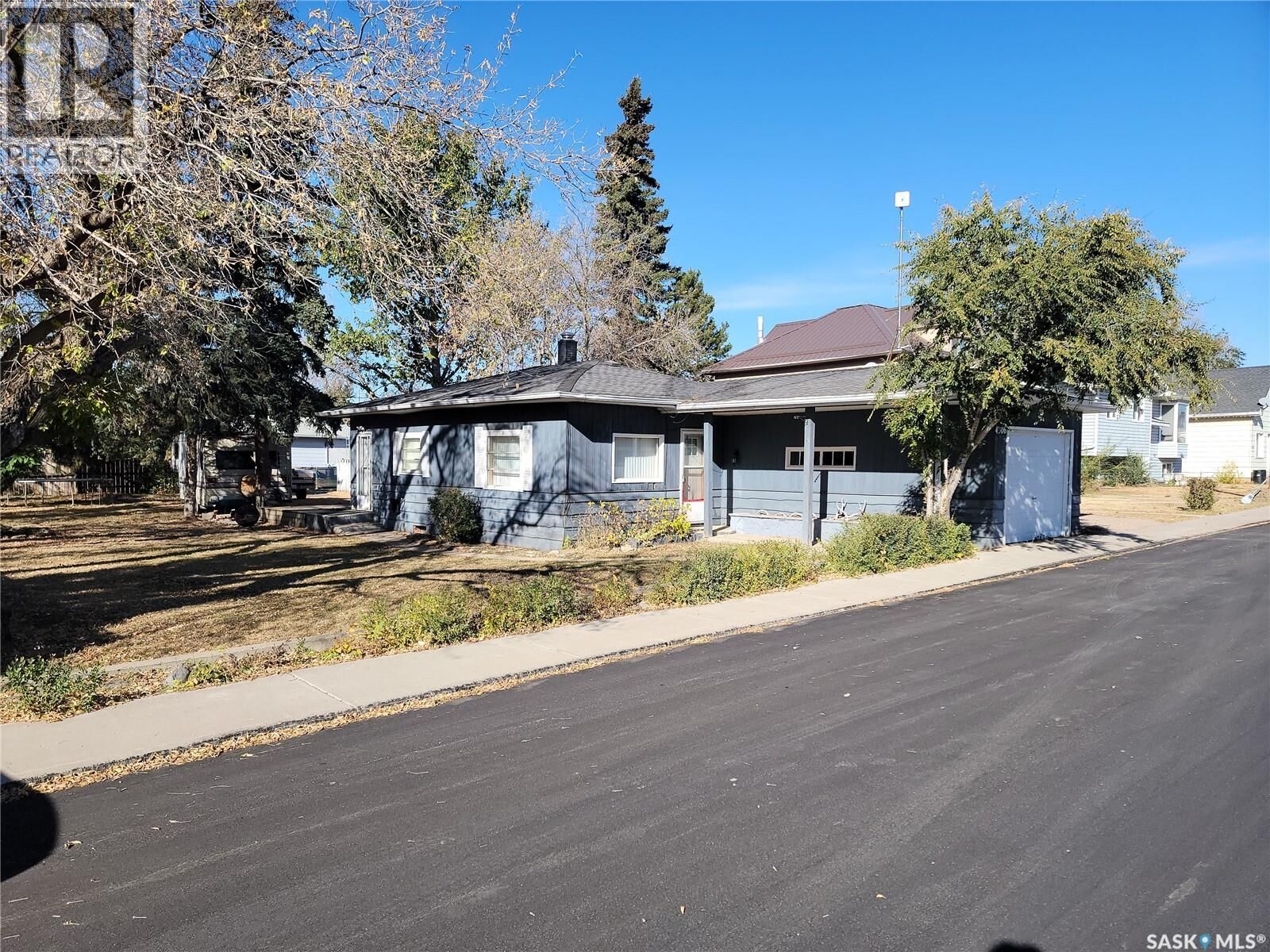 Property Photo:  4906 52nd Street  SK S0L 2C0 