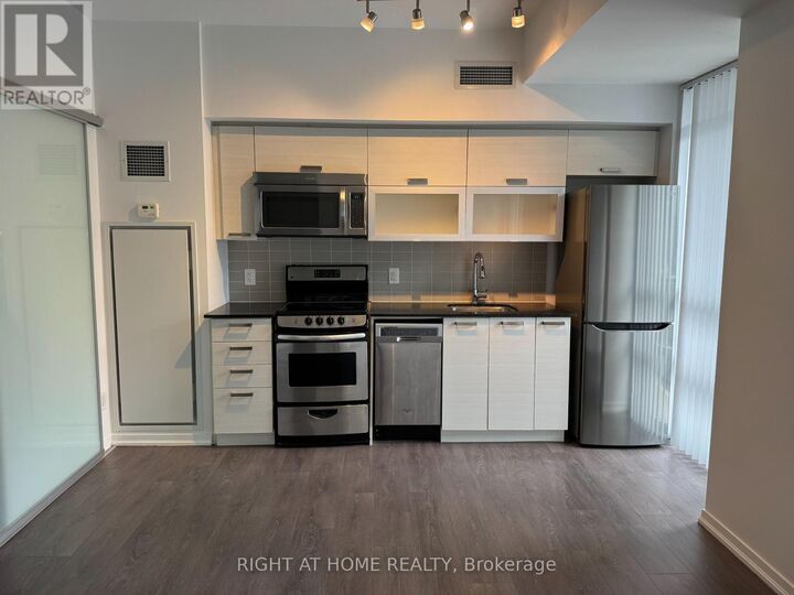 Property Photo:  68 Abell Street 1227  ON M6J 0B1 