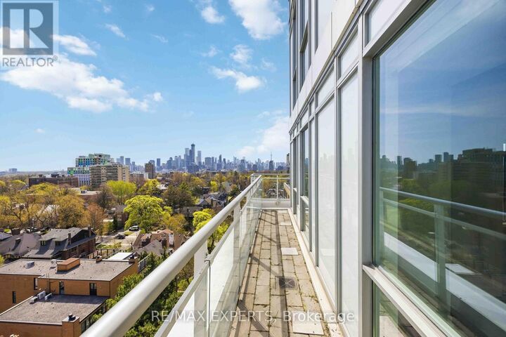Property Photo:  223 St Clair Avenue West 1007  ON M4V 0A5 