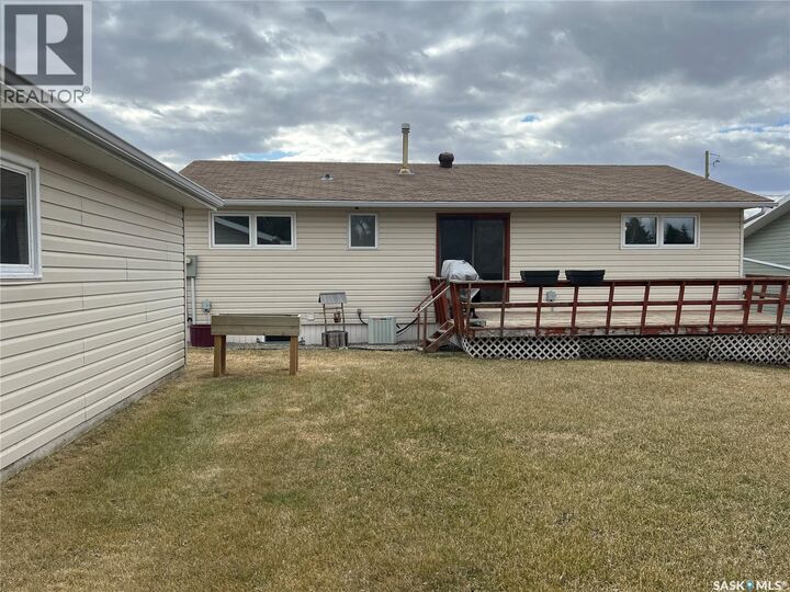 Property Photo:  901 Thompson Street  SK S0G 5C0 