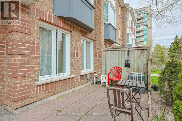 Property Photo:  151 Townsgate Drive 96  ON L4J 8J7 