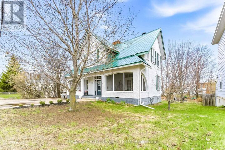 Property Photo:  703 Front Street North  ON K8A 6J4 