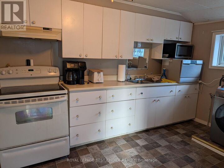 Property Photo:  78-79 Helen Street  ON P0J 1C0 
