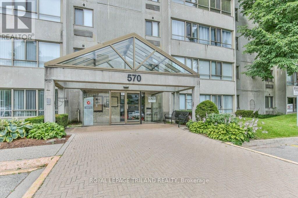 Property Photo:  570 Proudfoot Lane 907  ON N6H 4Z1 