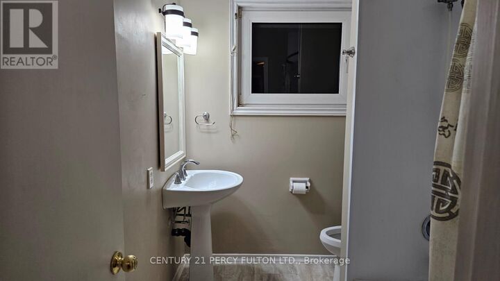 Property Photo:  648 Minto Street West  ON L1G 5K5 