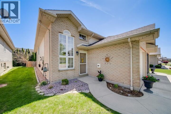 Property Photo:  22 Villa Court  ON N7L 5P5 