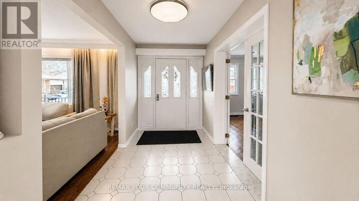Property Photo:  7 Digby Court Main  ON M2R 2X5 