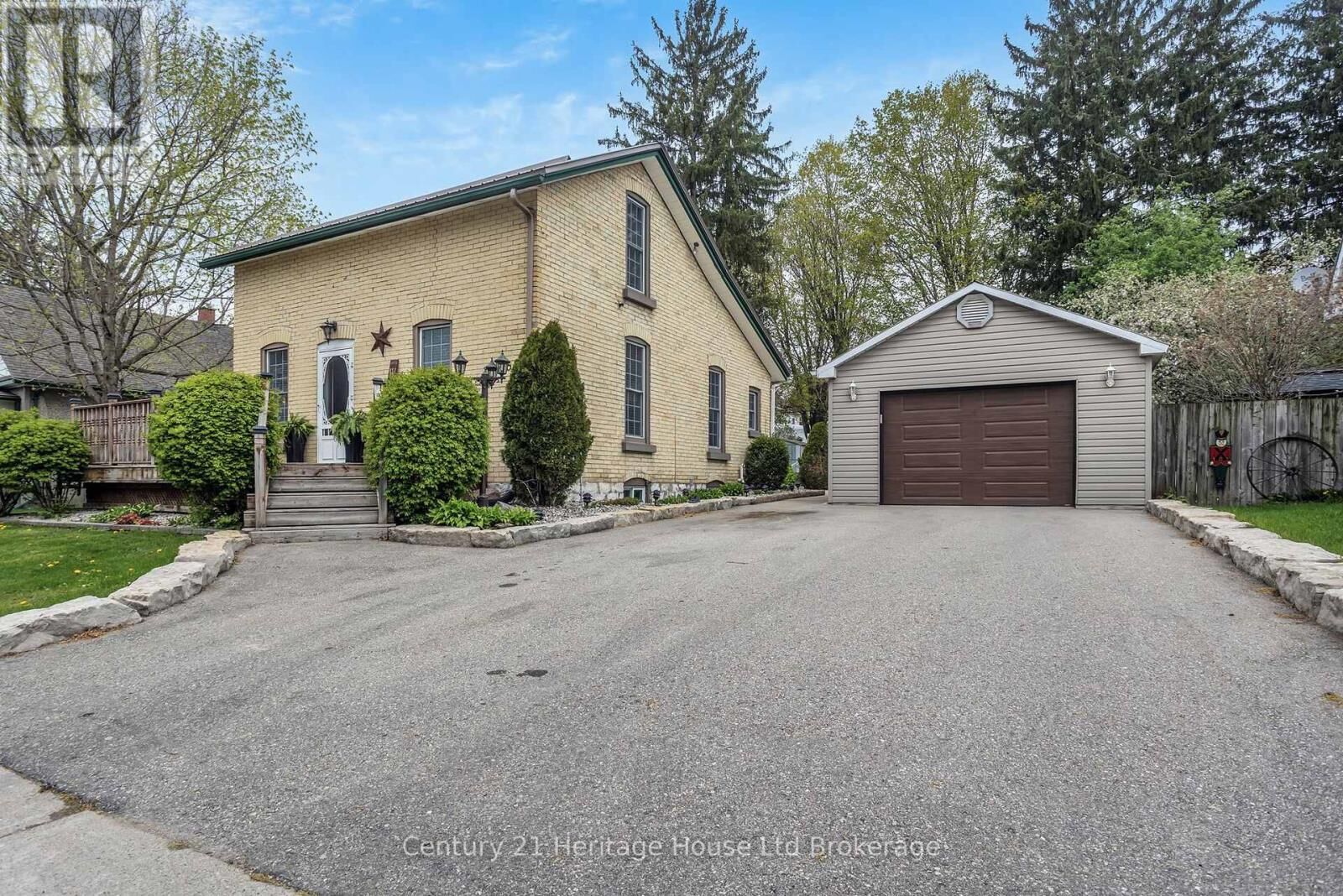 Property Photo:  165 Canterbury Street  ON N5C 1E2 