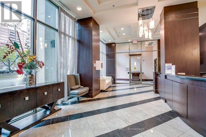 Property Photo:  208 Enfield Place 2209  ON L5B 0G8 