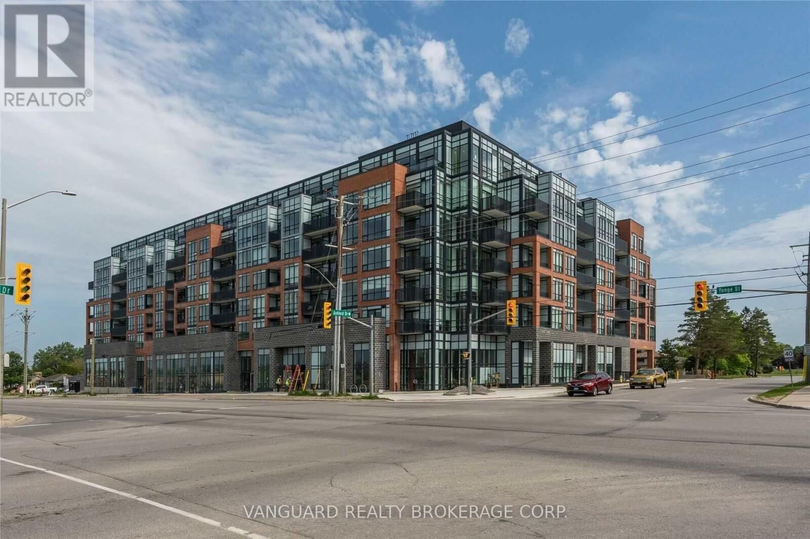 Property Photo:  681 Yonge Street 425  ON L4N 4E8 