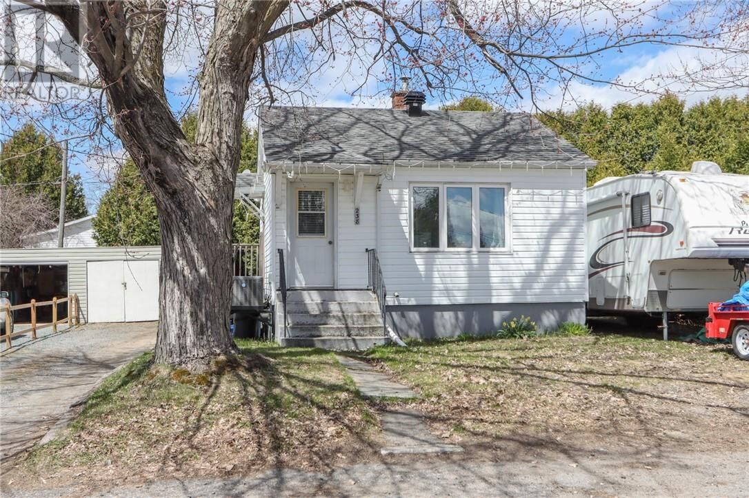 Property Photo:  238 Seventh Avenue  ON P3Y 1M5 