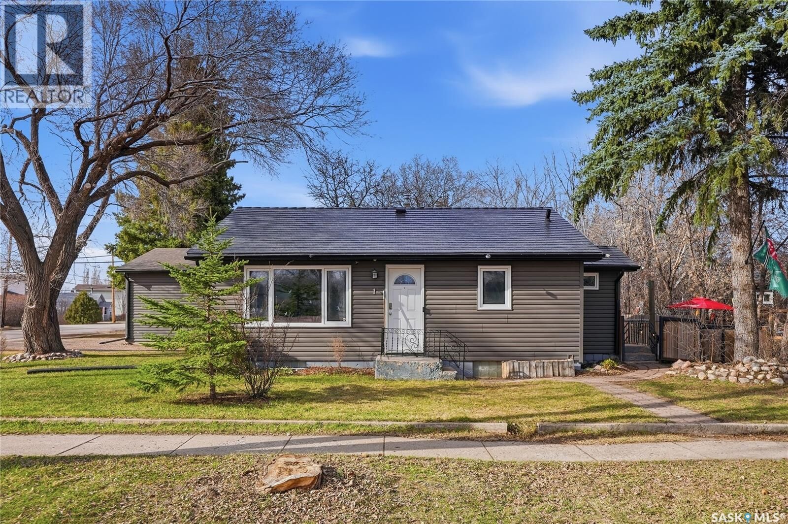 Property Photo:  1 2nd Street E  SK S0K 2L0 