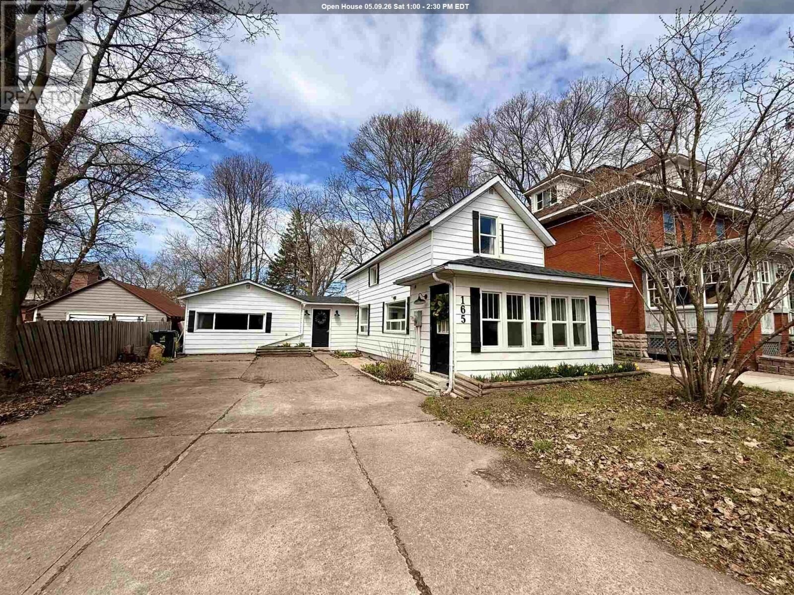 Property Photo:  165 Woodward Ave  ON P6A 3T6 