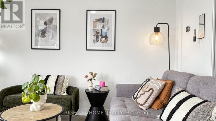 Property Photo:  1459 O'Connor Drive Th 2  ON M4B 2V5 