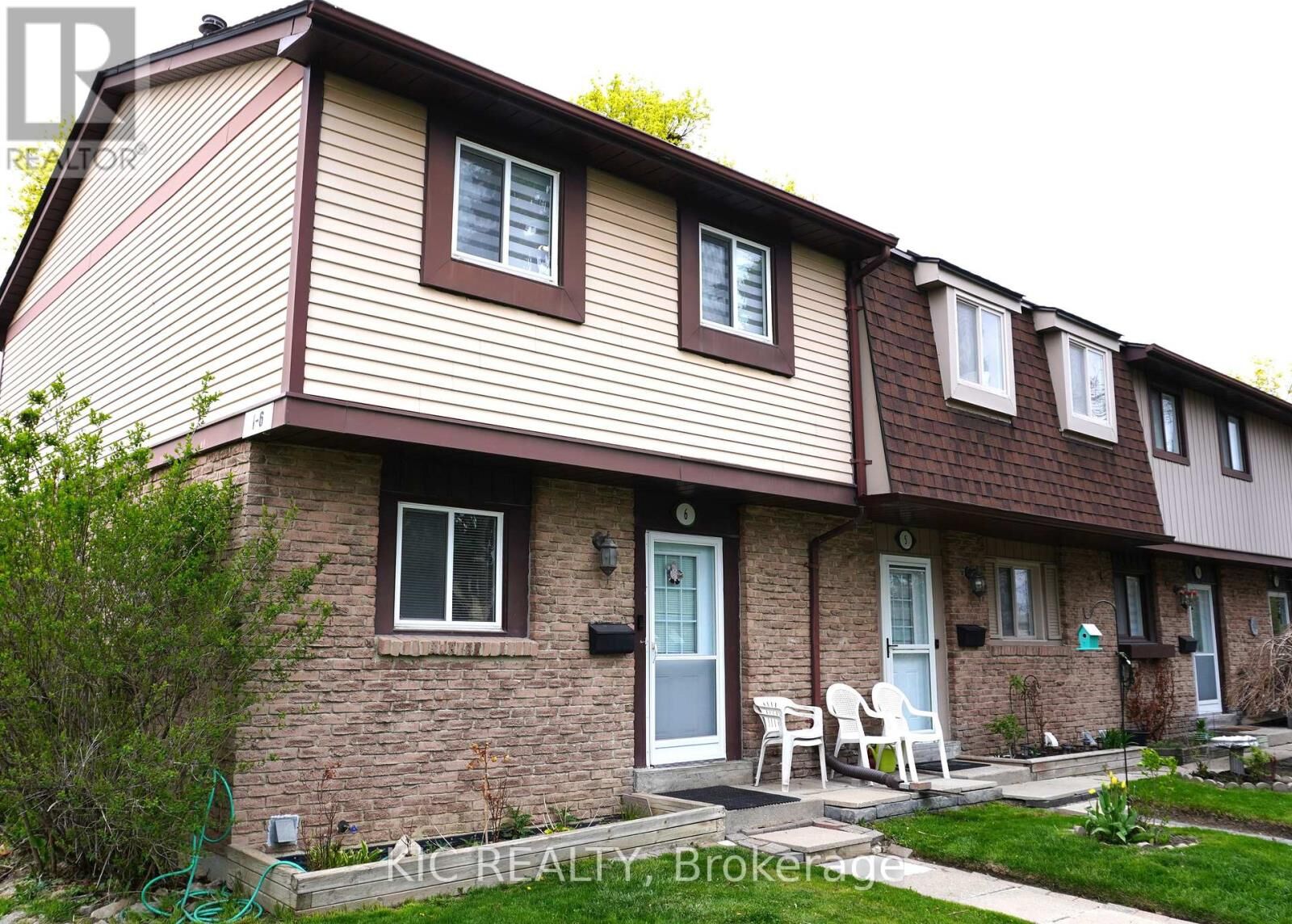 Property Photo:  93 Hansen Road North 6  ON L6V 3C8 