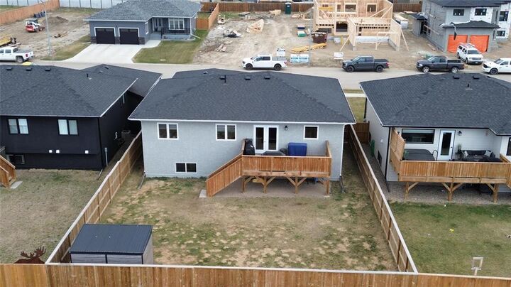 Property Photo:  10 Meadow Drive  MB R7B 4J2 