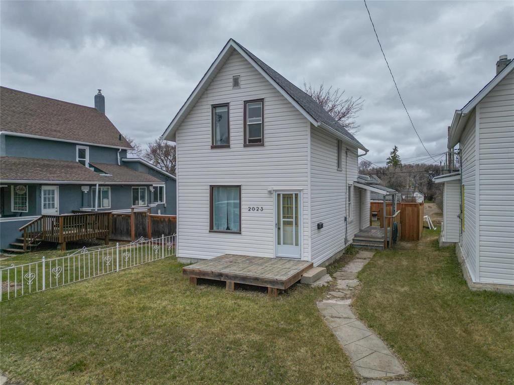 Property Photo:  2023 Princess Avenue  MB R7B 0H5 
