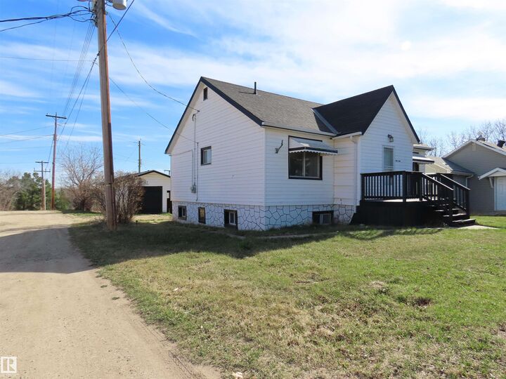 Property Photo:  4928 51 Avenue  AB T0E 2A0 