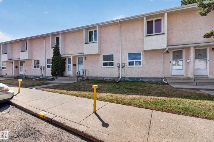Property Photo:  18 Lakewood Village NW  AB T6K 2B3 