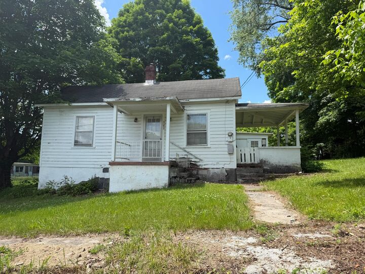 Property Photo: 357 Washington St Street WV 24910