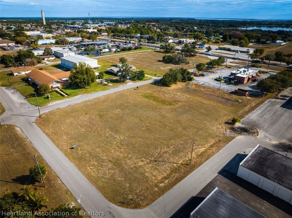 Property Photo:  335 Plumosa Street  FL 33852 