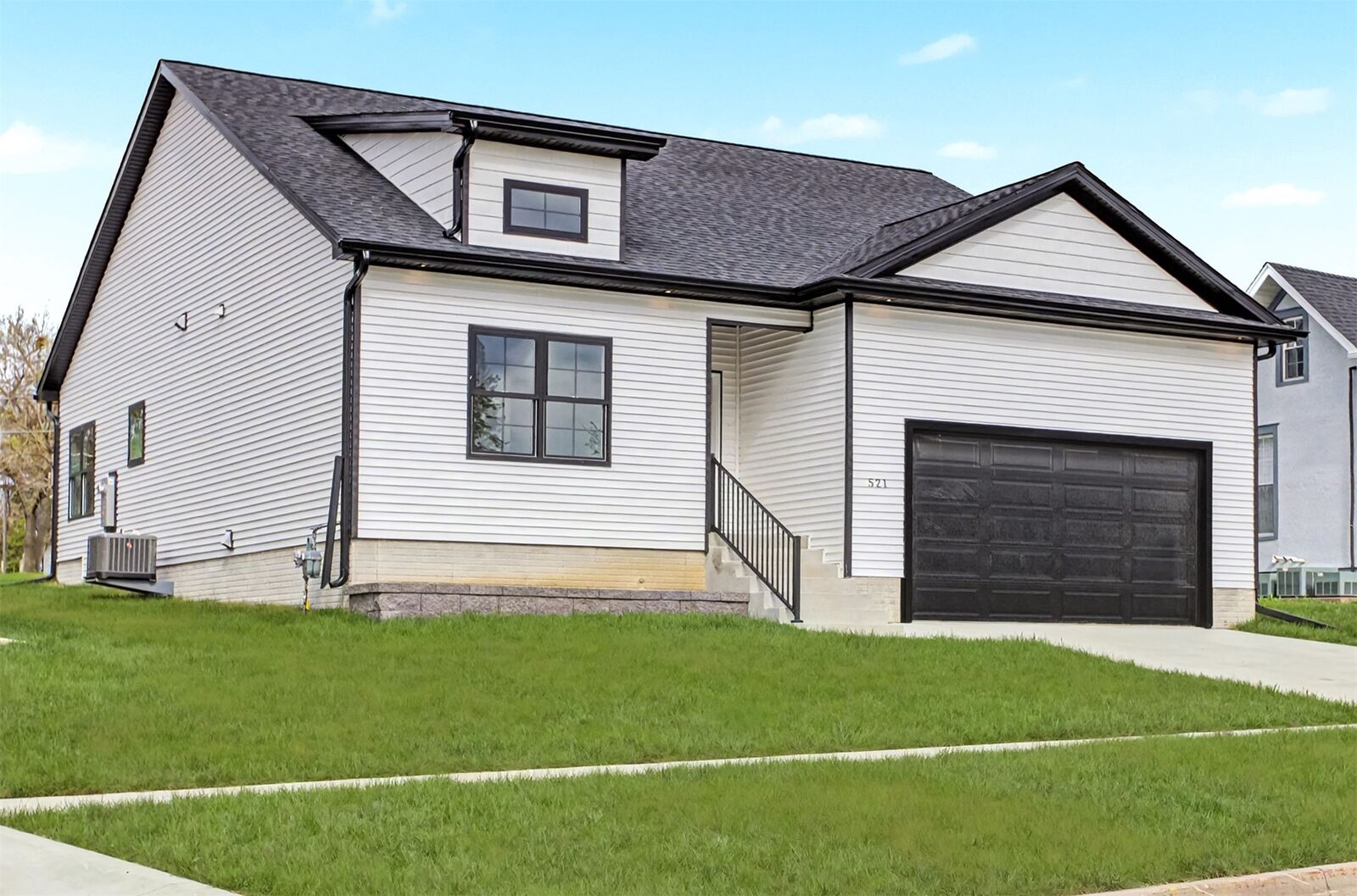 Property Photo:  521 Greene Street  IA 50036 