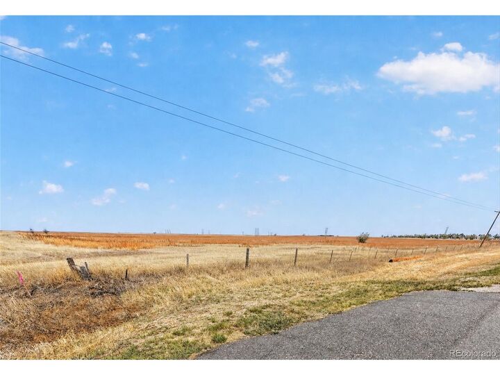 Property Photo:  