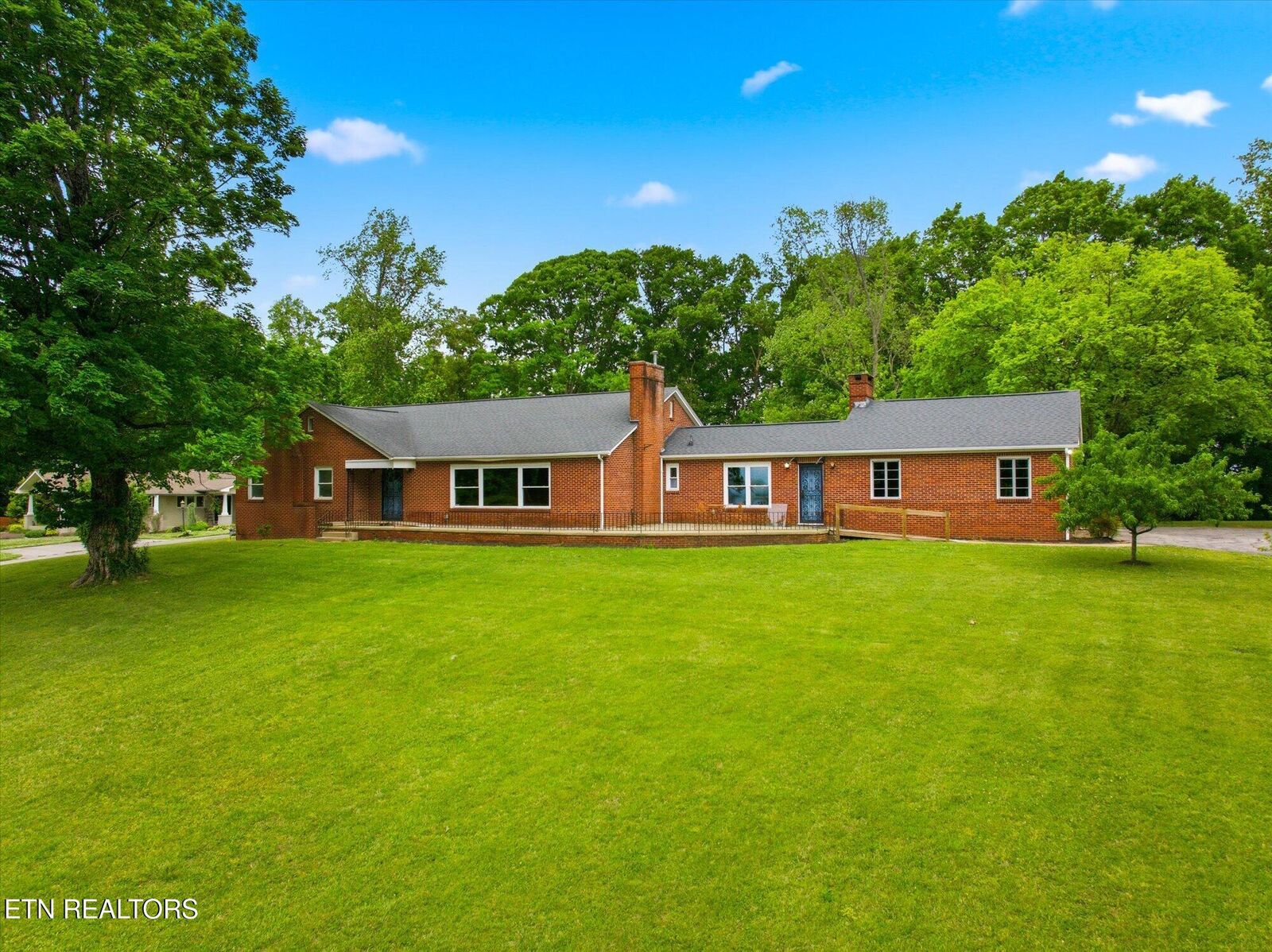 Property Photo:  5215 E Sunset Rd  TN 37914 