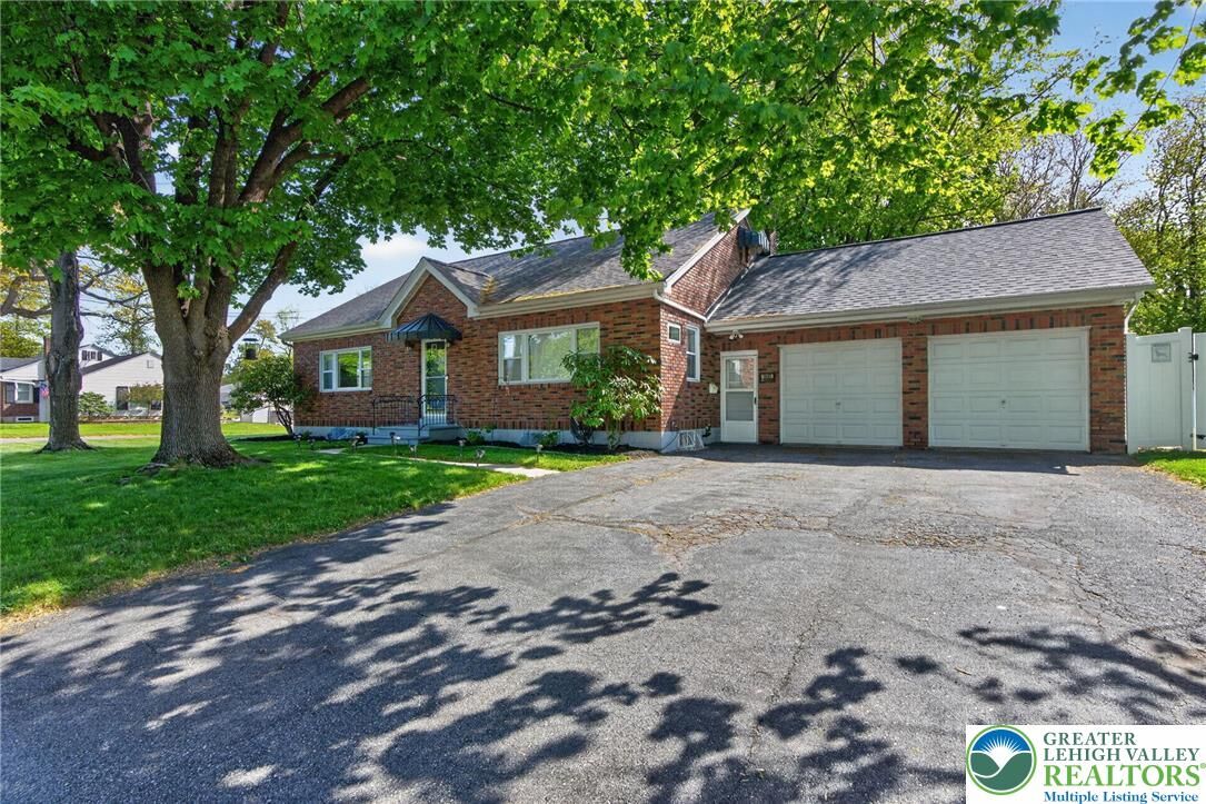 Property Photo:  1445 Springhouse Road  PA 18104 