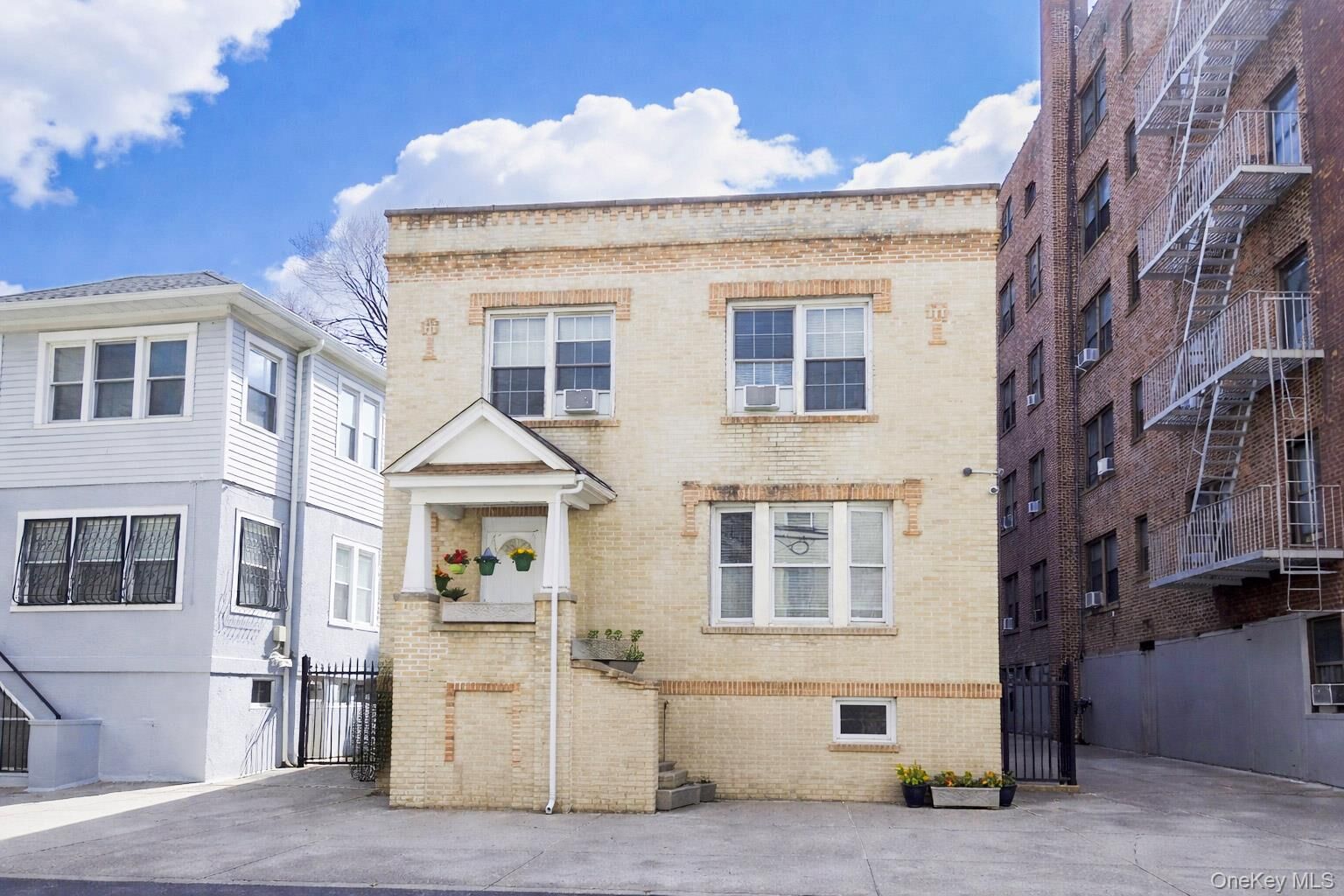Property Photo:  152 Livingston Avenue  NY 10705 
