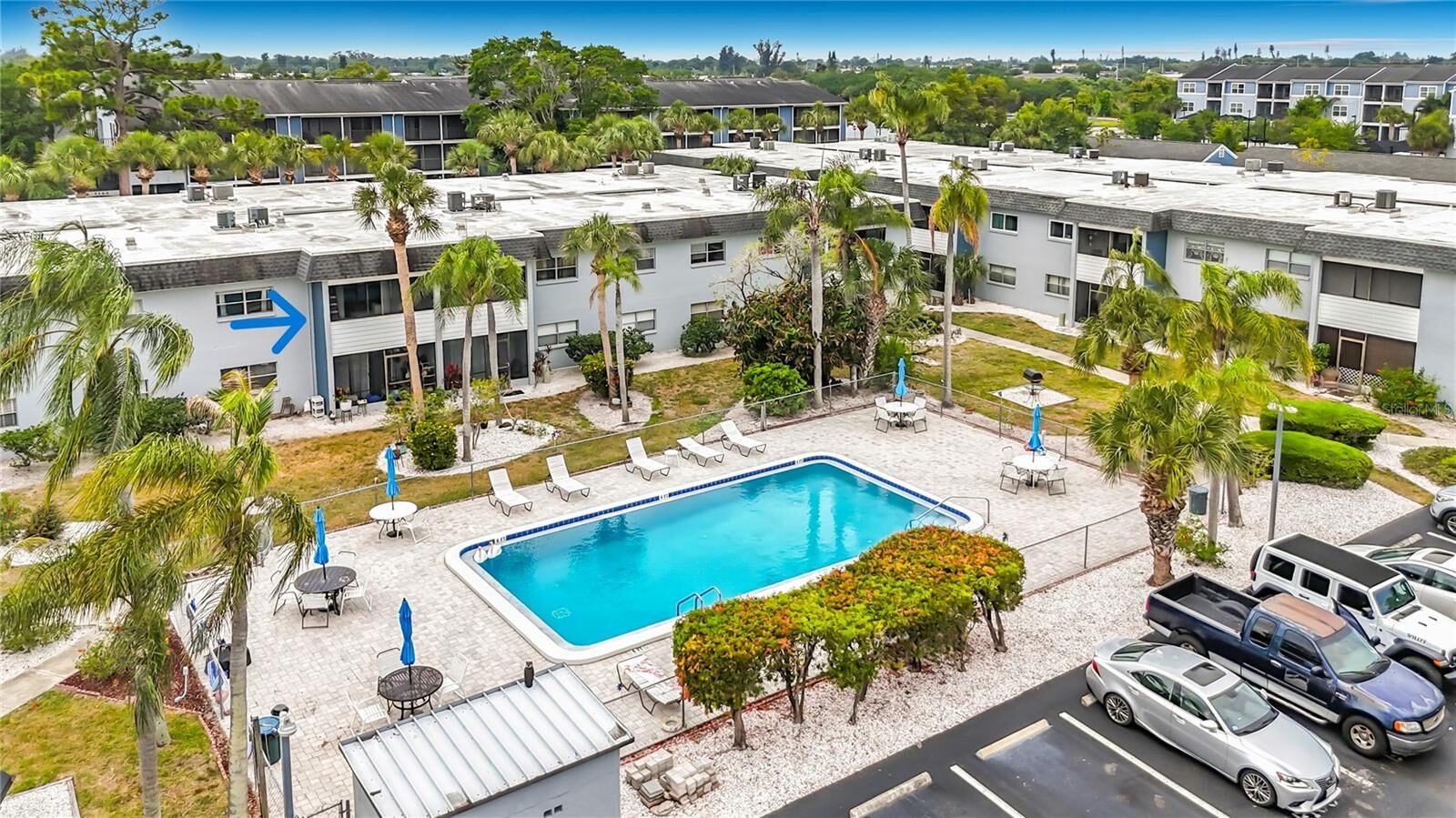 Property Photo:  5507 Fountain Lake Circle B206  FL 34207 