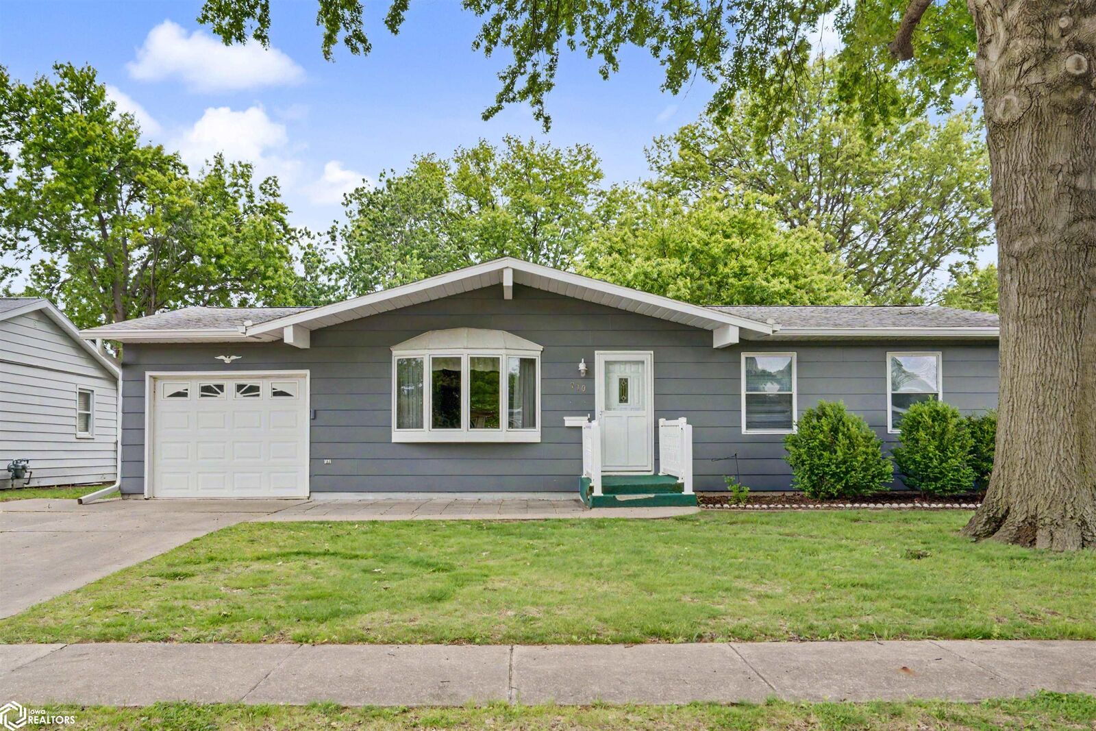 Property Photo: 710 Broadway Street IA 52655