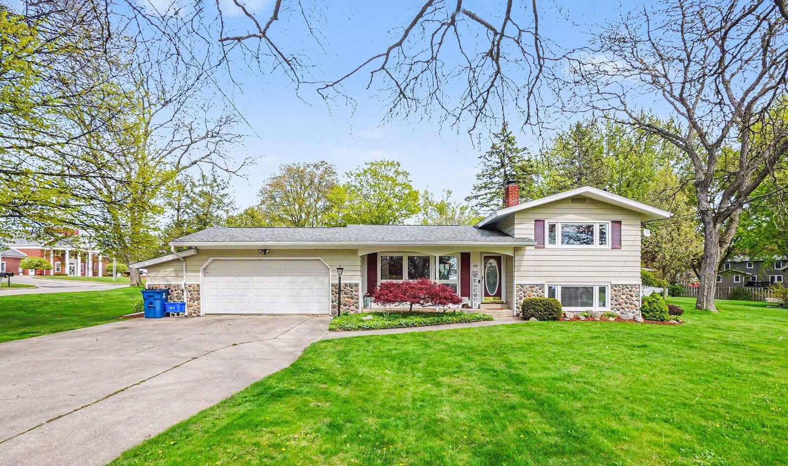 Property Photo:  408 Cherokee Drive  MI 49412 