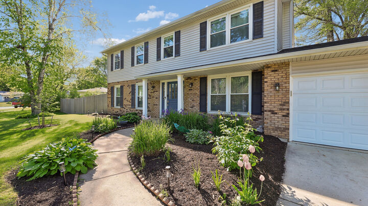 Property Photo:  88 Devonshire Circle  IL 60123 