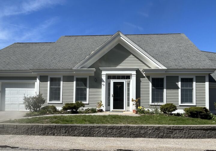 Property Photo: 42 Farragut Way 42 ME 04043