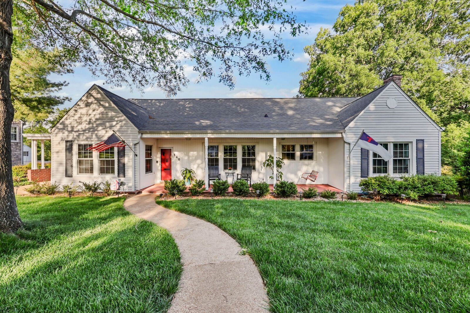 Property Photo:  140 E Glenwood Dr  TN 37040 