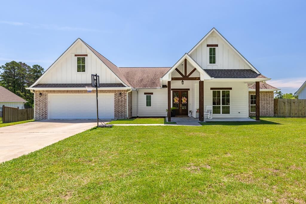 Property Photo:  627 Box Car Road  TX 75904 
